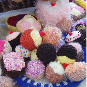 knitted cakes