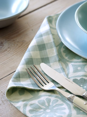 How to make fabric placemats - Vanessa Arbuthnott - free sewing patterns - Craft - allaboutyou.com
