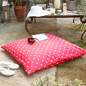 Polka dot cushion - Make it with a metre of fabric - Home makes - allaboutyou.com