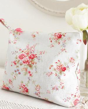 Gifts to make: washbag - free sewing patterns - sewing - Craft - allaboutyou.com