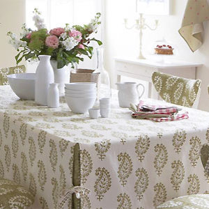 PR Vanessa Arbuthnott tailored tablecloth to sew - Free sewing patterns - Craft - allaboutyou.com