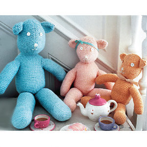 knit teddy bear family - Knit a teddy bear family: free pattern - Free toy knitting patterns - Craft - allaboutyou.com