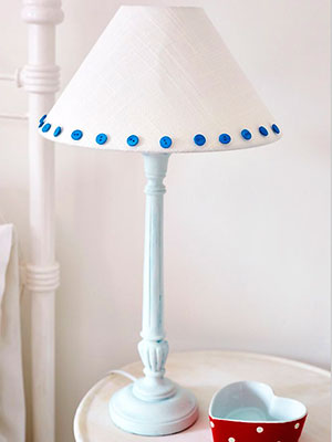 PP painted lamp with buttoned shade to make - Revamp a lamp with paint and buttons - Home makes - Craft - allaboutyou.com