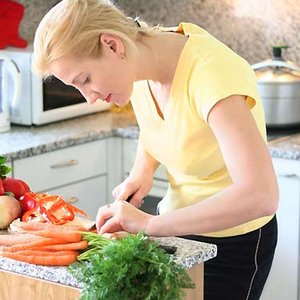 woman chopping veg