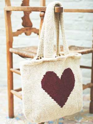 knit a love-heart bag