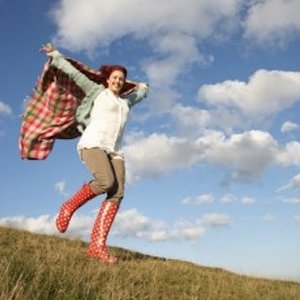 123 walking woman waving coat - Get walking: the stress-busting walk - Exercise - Diet & wellbeing - allaboutyou.com