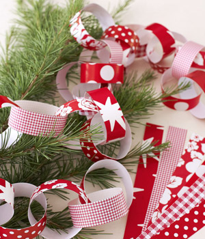 Christmas paperchain - Make Christmas paper chains - Christmas decorations to make - Craft - allaboutyou.com
