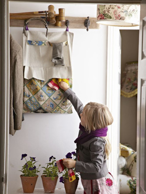 Sew a hanging tidy for the hallway - Sarah Moore craft projects - Easy craft ideas - Craft - allaboutyou.com