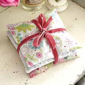 floral design scented sachets - Make pretty scented sachets: free sewing pattern - Craft - allaboutyou.com