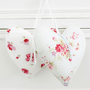 Floral fabric heart decorations filled with lavender free sewing patterns craft ideas allaboutyou.com