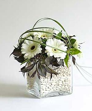 flower arranging white gerbera centrepiece