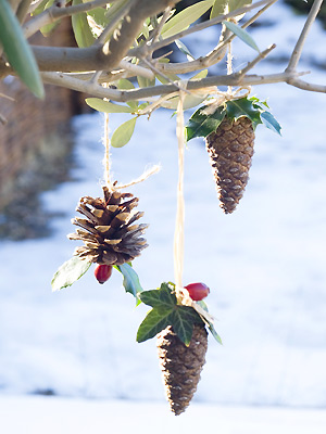 Getty - decorated pine cones to make - Make it a modern Christmas - Christmas craft - Craft - allaboutyou.com