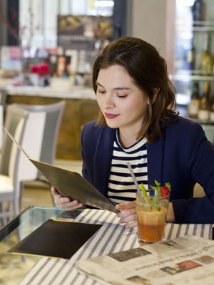 Woman looking at menu - Low-calorie choices at restaurant chains - Diet&wellbeing - allaboutyou.com