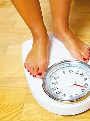 123 woman's feet on scales - Want to lose weight? Try the best diets here - Diet & wellbeing - allaboutyou.com