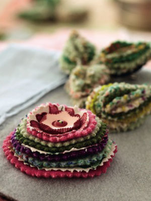 A fabric corsage to sew - accessories to sew - free sewing pattern - Craft - allaboutyou.com