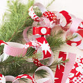 Christmas paper chain - Make it a handmade Christmas: hundreds of Christmas craft ideas... - Craft - allaboutyou.com