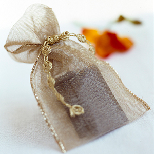Organza gift bag to make - Free sewing pattern - Craft - allaboutyou.com