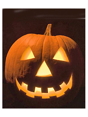Halloween pumpkin lantern to make - Carve a classic Halloween pumpkin lantern - Craft - allaboutyou.com