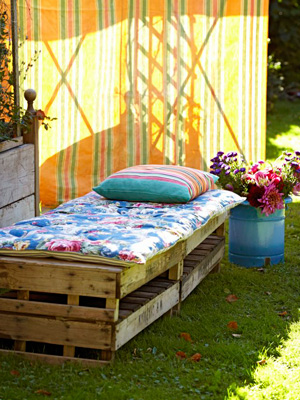 Floral padded bench and garden floor cushion - easy crafts - allaboutyou.com