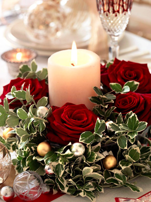 Flowers for Christmas: red rose and candle centrepiece to make - Christmas craft ideas - allaboutyou.com