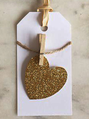 Pegged gold heart gift tag