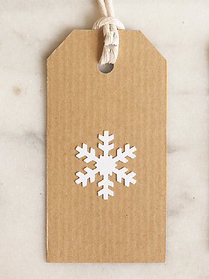 PP snowflake gift tag - Make a white snowflake Christmas gift tag - Christmas gift tags - Craft - allaboutyou.com